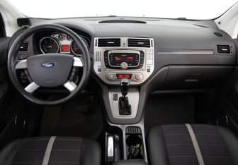 Подержанный автомобиль Ford Kuga 2011 года (9 фото)