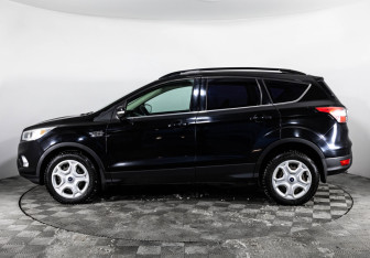 Подержанный автомобиль Ford Kuga 2017 года (8 фото)