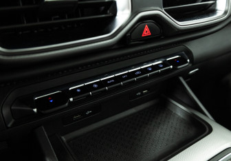 Подержанный автомобиль Geely Okavango 2023 года (21 фото)