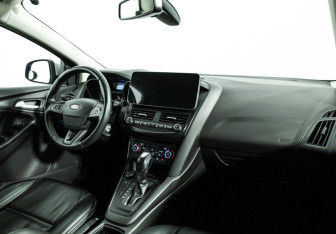 Подержанный автомобиль Ford Focus Sedan 2016 года (9 фото)