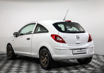 Подержанный автомобиль Opel Corsa 2013 года (7 фото)