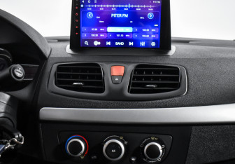 Подержанный автомобиль Renault Fluence 2014 года (17 фото)