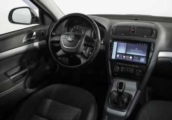 Подержанный автомобиль Skoda Octavia Liftback 2012 года (9 фото)