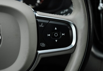 Подержанный автомобиль Volvo XC60 2020 года (14 фото)