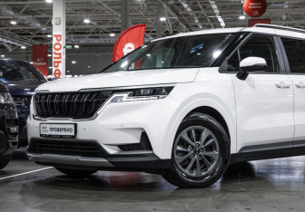 Подержанный автомобиль Kia Carnival 2021 года (2 фото)