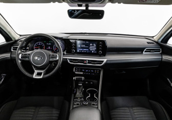 Подержанный автомобиль Kia K5 2020 года (10 фото)