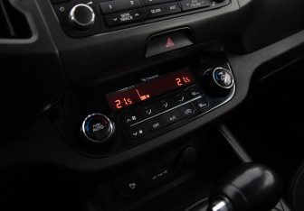 Подержанный автомобиль Kia Sportage 2011 года (12 фото)