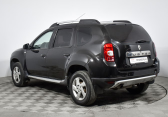 Подержанный автомобиль Renault Duster 2014 года (7 фото)