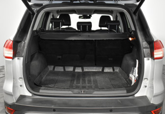 Подержанный автомобиль Ford Kuga 2013 года (20 фото)