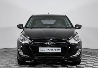 Подержанный автомобиль Hyundai Solaris Hatchback 2012 года (2 фото)