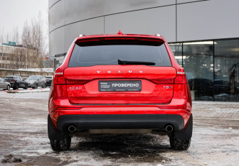 Подержанный автомобиль Volvo XC60 2020 года (8 фото)