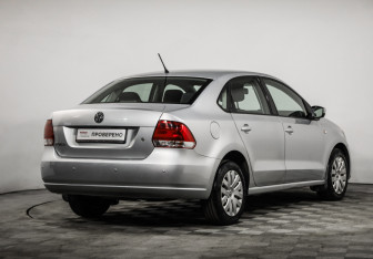 Подержанный автомобиль Volkswagen Polo Sedan 2015 года (5 фото)