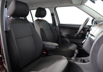 Подержанный автомобиль Skoda Fabia Hatchback 2012 года (16 фото)