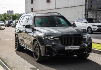 Подержанный автомобиль BMW X7 2019 года (5 фото)