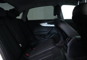Подержанный автомобиль Audi A4 Sedan 2019 года (20 фото)