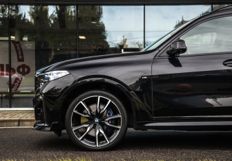 Подержанный автомобиль BMW X7 2020 года (10 фото)