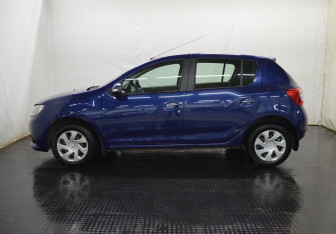 Подержанный автомобиль Renault Sandero 2016 года (8 фото)