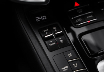 Подержанный автомобиль Porsche Cayenne 2016 года (22 фото)