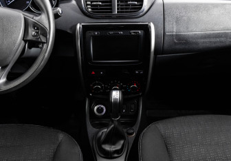 Подержанный автомобиль Nissan Terrano 2019 года (12 фото)