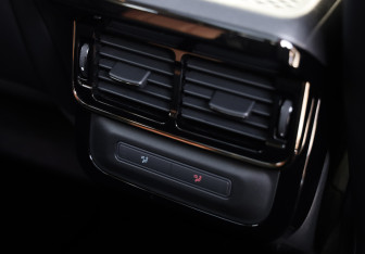 Подержанный автомобиль Land Rover Range Rover Evoque 2024 года (28 фото)