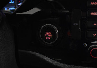 Подержанный автомобиль Kia Rio Hatchback 2017 года (19 фото)