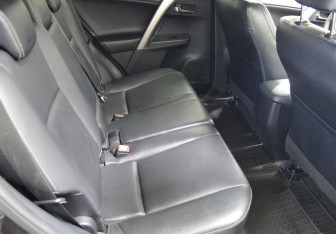 Подержанный автомобиль Toyota RAV4 2014 года (13 фото)