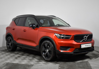 Подержанный автомобиль Volvo XC40 2018 года (3 фото)
