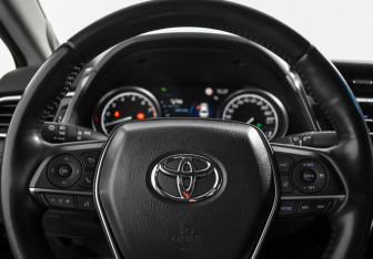 Подержанный автомобиль Toyota Camry Sedan 2020 года (19 фото)