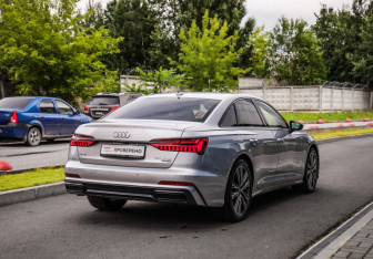 Подержанный автомобиль Audi A6 Sedan 2019 года (6 фото)