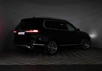 Подержанный автомобиль BMW X7 2020 года (39 фото)