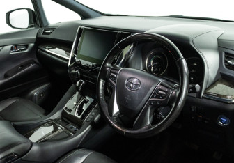 Подержанный автомобиль Toyota Alphard 2020 года (11 фото)