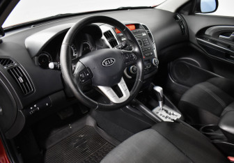 Подержанный автомобиль Kia Ceed Wagon 2011 года (9 фото)