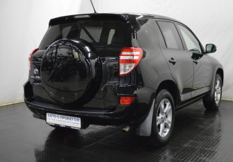 Подержанный автомобиль Toyota RAV4 2009 года (5 фото)