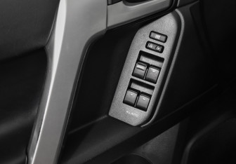 Подержанный автомобиль Toyota Land Cruiser Prado 2018 года (10 фото)