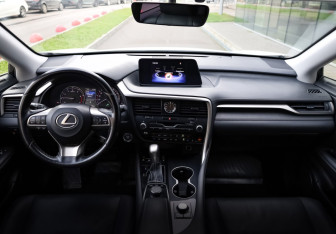 Подержанный автомобиль Lexus RX 2018 года (10 фото)