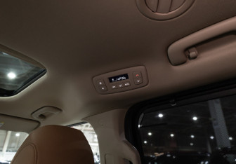 Подержанный автомобиль Kia Carnival 2023 года (29 фото)