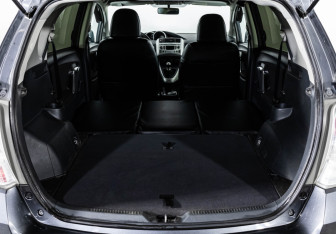 Подержанный автомобиль Toyota Verso 2011 года (21 фото)