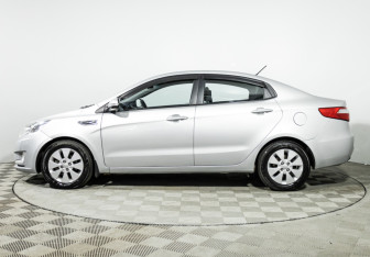 Подержанный автомобиль Kia Rio Sedan 2015 года (8 фото)