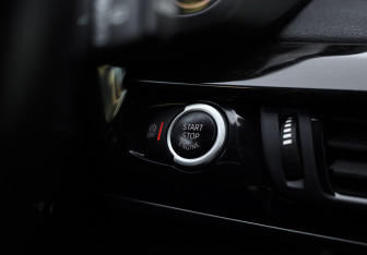 Подержанный автомобиль BMW X5 2017 года (23 фото)