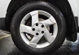 Подержанный автомобиль Renault Duster 2015 года (9 фото)