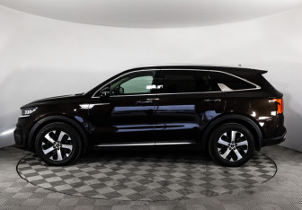 Подержанный автомобиль Kia Sorento 2021 года (8 фото)