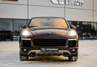 Подержанный автомобиль Porsche Cayenne 2015 года (4 фото)