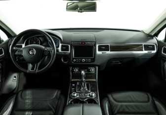 Подержанный автомобиль Volkswagen Touareg 2014 года (13 фото)
