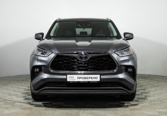 Подержанный автомобиль Toyota Highlander 2021 года (2 фото)