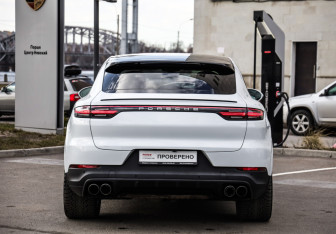 Подержанный автомобиль Porsche Cayenne 2020 года (8 фото)