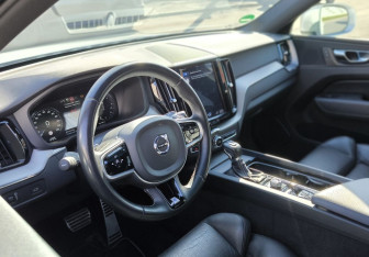 Подержанный автомобиль Volvo XC60 2019 года (19 фото)