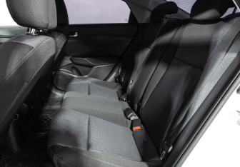 Подержанный автомобиль Hyundai Solaris Sedan 2021 года (10 фото)