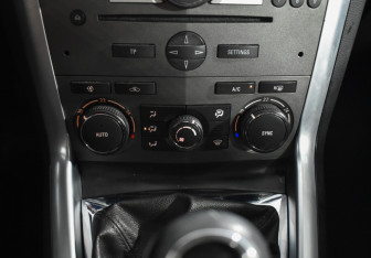 Подержанный автомобиль Opel Antara 2013 года (15 фото)