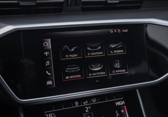 Подержанный автомобиль Audi A6 Sedan 2020 года (17 фото)