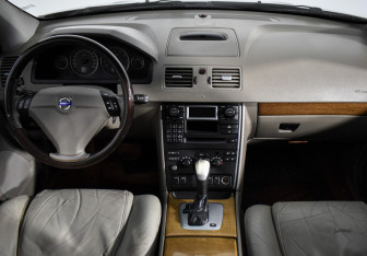 Подержанный автомобиль Volvo XC90 2003 года (13 фото)